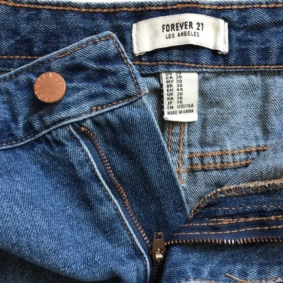 Forever 21 Blue denim Size 30 fringed hem shorts New With Tag NWT - Picture 3 of 12